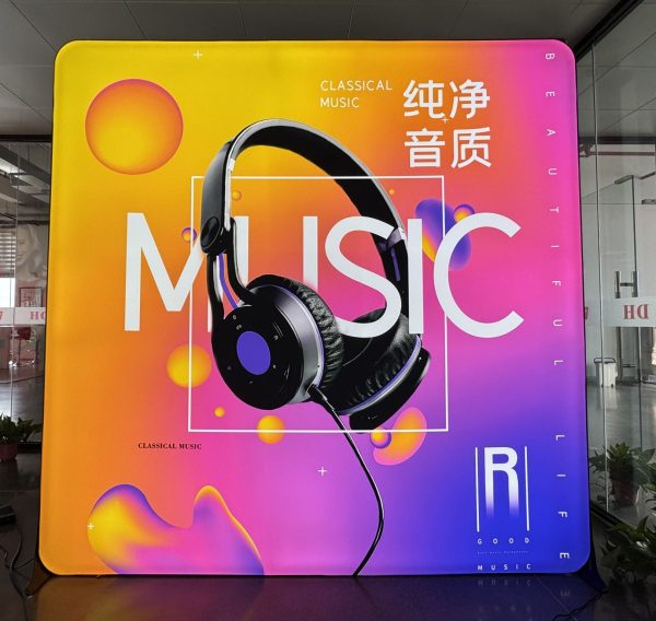 Lucid Onyx backlit display with vibrant graphics